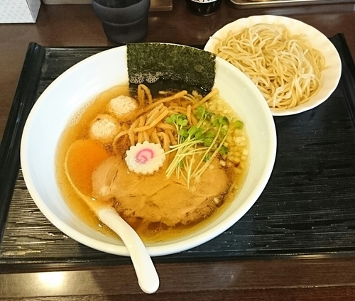「淡麗煮干醤油そば + 替玉」@麺屋 六弦の写真