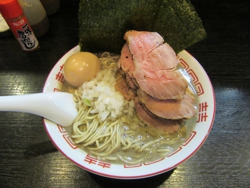 「濃厚中華ソバ　ウルメＶｅｒ（８００円）＋豚＋味玉＋海苔」@中華ソバ 伊吹の写真