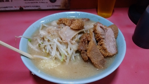 「チャーシュー　ニンニクアブラ」@ラーメン二郎 歌舞伎町店の写真