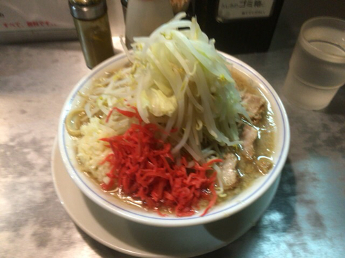 「ラーメン+豚(ヤサイ少しマシ、ニンニク、紅生姜)」@らーめん大 練馬店の写真