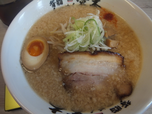 「背脂醤油らーめん750円(柏ランパス4で540円)麺柔」@背脂らーめん 宮本 南柏店の写真