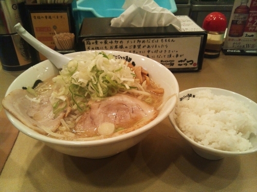 「しょうゆラーメン+半ライス」@超ごってり麺 ごっつ 秋葉原店の写真