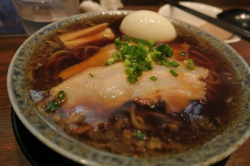 「醤油ラーメン680円」@古式ラーメン 鶴亀の写真
