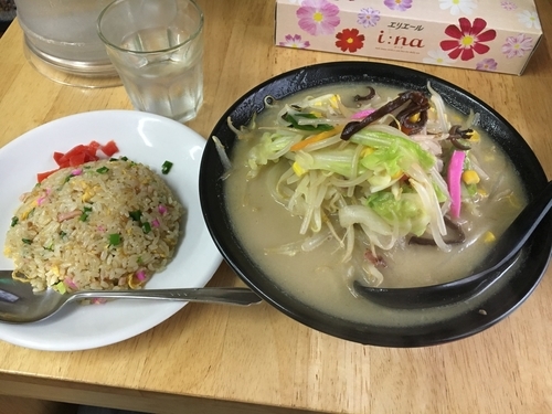 「ちゃんぽん 半チャーハン750円」@南国食堂の写真