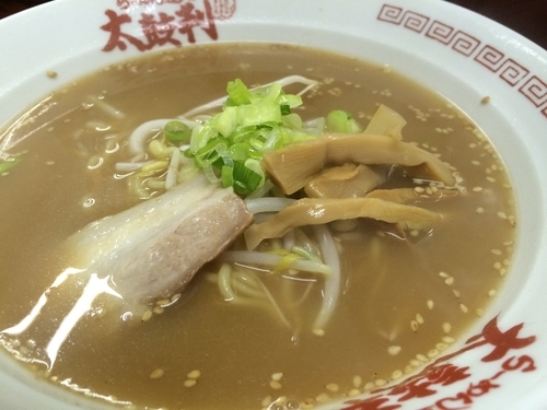 「牛骨しょうゆらーめん 700円」@らーめん道場 太鼓判 鳥取駅前サンロード店の写真