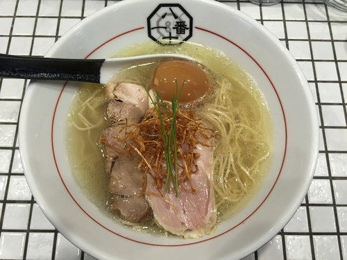 「うま味塩そば(750円)+バルサミコ味付き玉子(120円)」@81番の写真