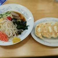 冷し中華(1玉)と餃子820円