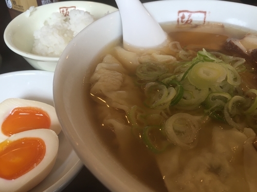 「喜多方わんたんラーメン 790円 味玉 60円 半ライス無料」@喜多方ラーメン 坂内 大森店の写真