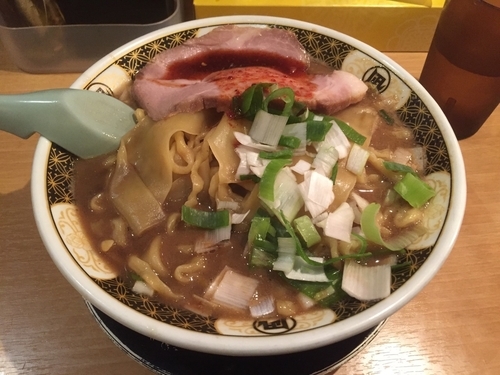 「ローストポーク煮干しラーメン」@すごい煮干ラーメン凪 新宿ゴールデン街店 別館の写真