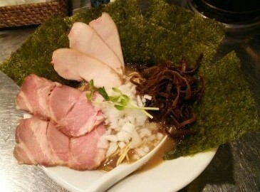 「【土曜日限定】濃厚豚骨煮干 800円 和え玉200円」@さんじの写真