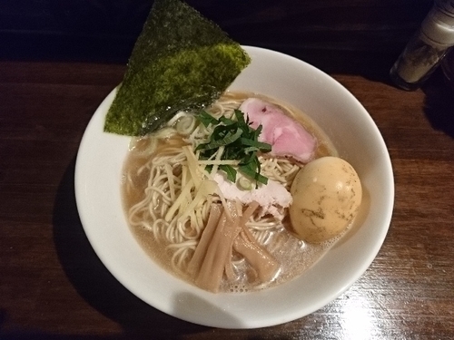 「荒炊き鯖そば(中)+燻玉」@煮干専門 中華そば 平八の写真