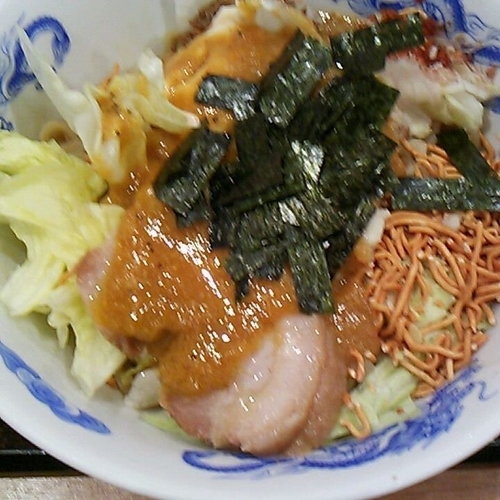 「冷やしまぜそば（全マシ）※夏季限定」@ジャンクガレッジ イオン北戸田店の写真