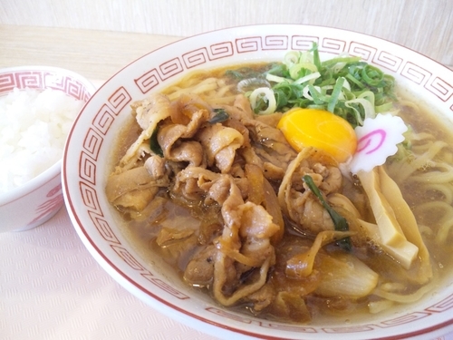 「豚玉ラーメン　750円」@みんなのラーメン ブタドラゴンの写真