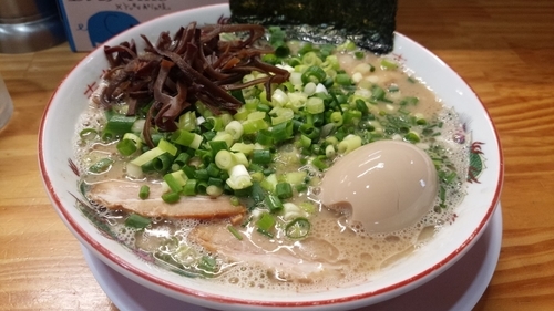 「ねぎチャーシュウ＋味玉＋替え玉」@博多長浜らーめん 天軒の写真