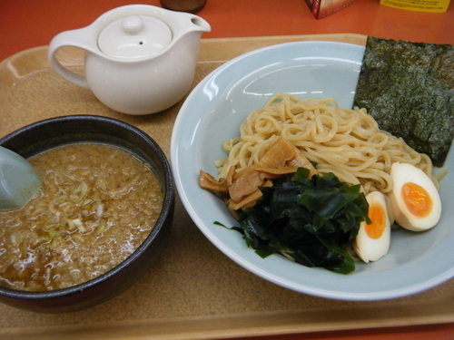 「煮干し醤油つけ麺味玉つき：脂多め980円」@ラーメン山岡家 福島矢野目店の写真