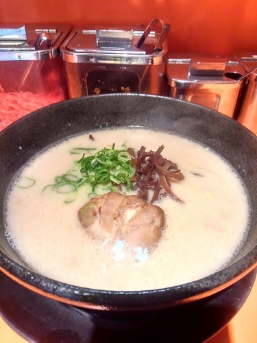 「とんこつらーめん 550円」@博多豚骨弐玉無料 かえだま 蒲田店の写真