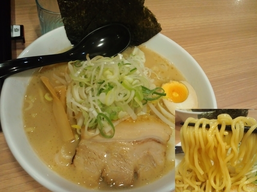 「濃厚とんこつ醤油 大盛」@つけ麺 らーめん 春樹 弘明寺店の写真