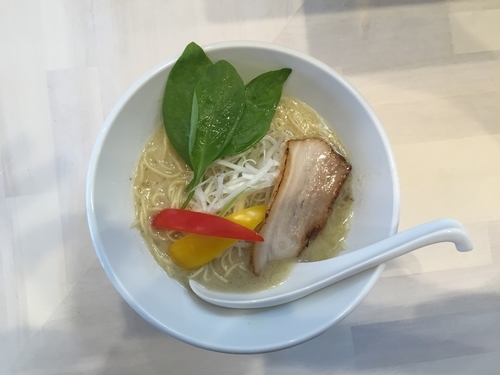 「拉麺 塩」@濃厚鶏出汁拉麺 吉法師 KIPPOSHIの写真