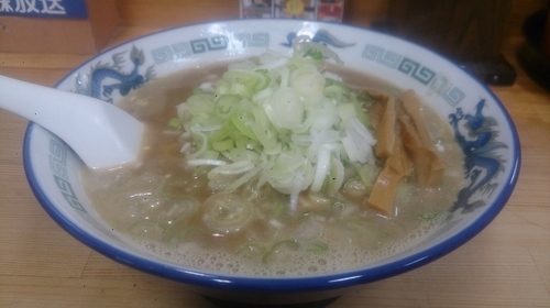「こく煮干し(平打ち麺)＋ねぎだく」@長尾中華そば 青森駅前店の写真