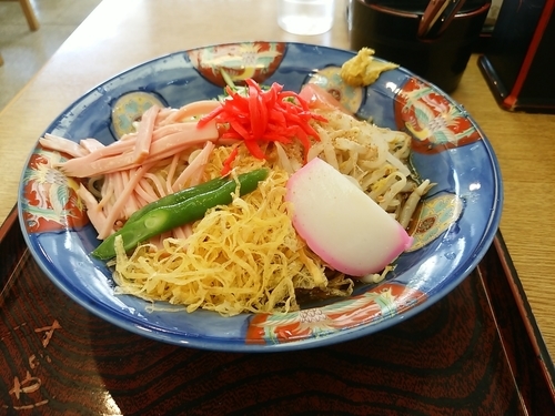 「冷中華(並盛)700円」@すかや 鶴見支店の写真