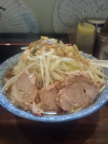 「ラーメン特盛➕豚1枚」@ラーメンJAPAN 川口本店の写真