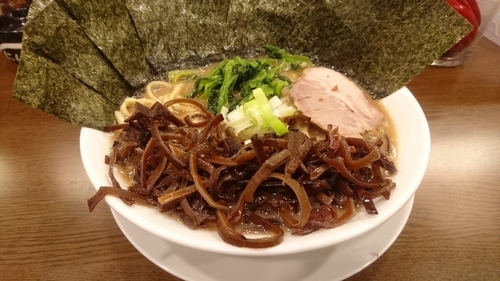 「ラーメン(麺硬め・味濃いめ)＋キクラゲ･海苔」@うまいヨ ゆうちゃんラーメンの写真