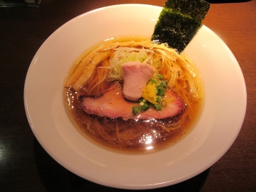 「虎徹そば　醤油　細麺（７５０円）＋特製盛＋香味肉丼」@麺や 虎徹の写真