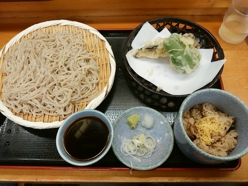 「Ａランチ(そば＋天ぷら＋炊き込み御飯)980円」@そば処 紫葉庵の写真