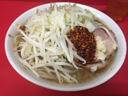 「小ラーメン(ニンニク少な目、ラー油) 700円」@ラーメン二郎 千住大橋駅前店の写真