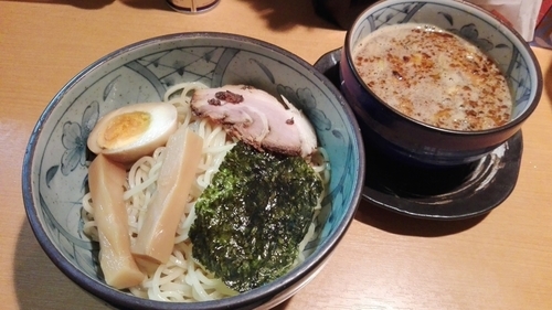 「しお坦々つけめん+チャーハン」@焦がしねぎらーめん 葱次郎 大宮西口店の写真