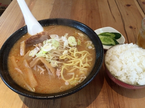 「味噌ラーメン（８００円）」@とんかつ 熊さん 大宮店の写真