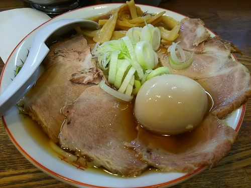 「【限定】津軽 煮干しチャーシュー麺　＋味玉：サービス券」@らあめん 寸八 総本店の写真