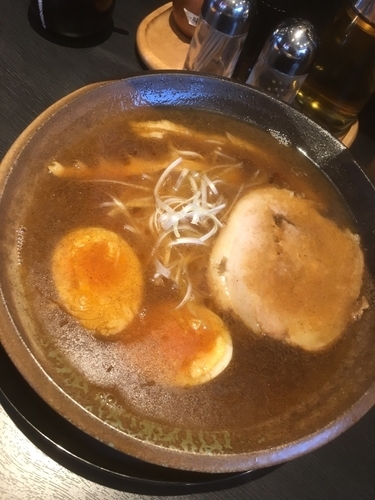 「半ラーメン500円、味玉100円」@麺屋 遊助 春日部武里店の写真