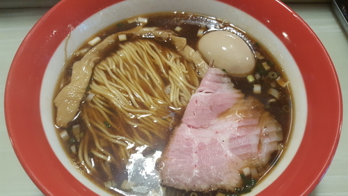 「醤油ラーメン＋味玉」@麺割烹 亀壱の写真