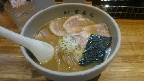 「らーめん（200ｇ）、チャーシュー（450円）」@麺屋吉左右の写真