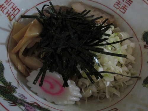 「油そば（少なめ）＋温泉玉子　「750円＋サービス」」@さくらミニの写真