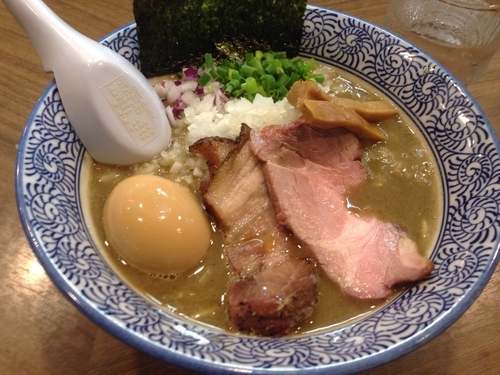 「極上濃厚煮干そば味玉¥880」@煮干しつけ麺 宮元の写真