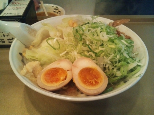 「野菜しょうゆラーメン+味玉+中盛」@超ごってり麺 ごっつ 秋葉原店の写真
