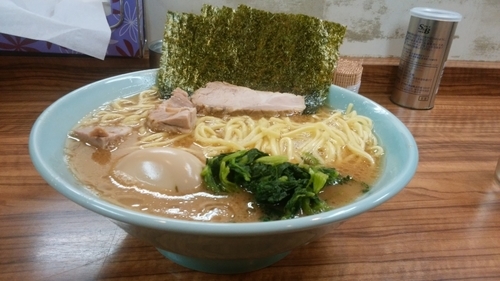 「ラーメン　中」@横浜ラーメン 武蔵家 板橋店の写真