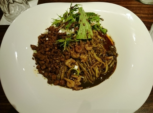 「黒胡麻汁なし担担麺 880円」@汁なし担担麺 ピリリの写真