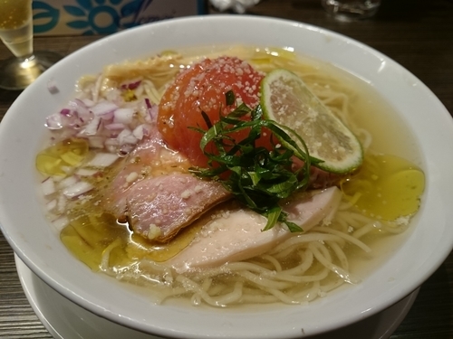 「冷やしトマトの煮干しらぁめん forイタリアン900円 他」@らぁめん屋 カネキッチンの写真