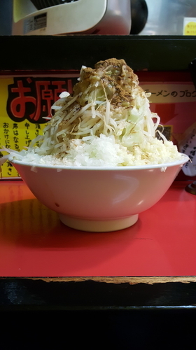 「ラーメン700円(野菜大蒜マシマシ、カラメ以外全マシ)」@豚ラーメン 蕨店の写真