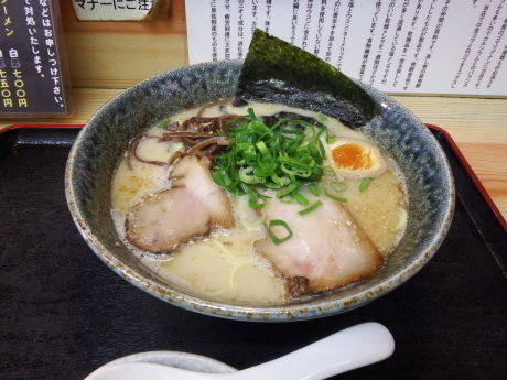 「火の国しおラーメン　白」@とんこつ麺屋 火の国の写真