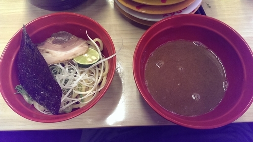 「鯖系濃厚魚介つけ麺、替玉」@スシロー 川崎水沢店の写真