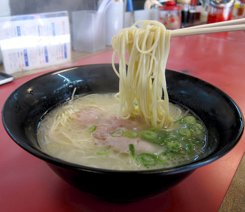 「博多ラーメン 290円」@博多ラーメン はかたや 川端店の写真