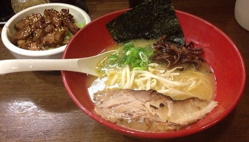 「濃厚醤油ラーメン＋ハラミ丼(700円＋280円)」@中華そば うづまきの写真