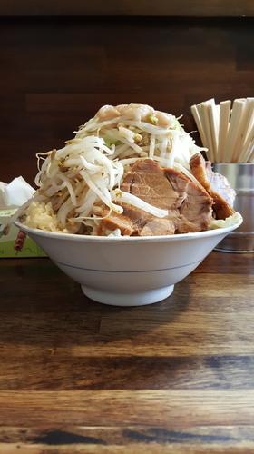 「ラーメン700円(野菜ニンニクマシマシ、アブラ)」@らーめん梵’s BONES北浦和本店の写真