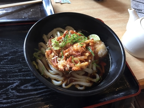 「かき揚げ天ぷらそば　380円」@本格手打ちうどん つづみの写真