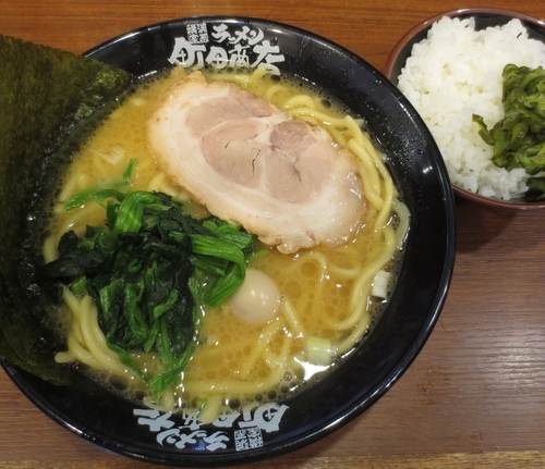 「ラーメン＋サービスライス　300円※記念価格」@池袋商店の写真