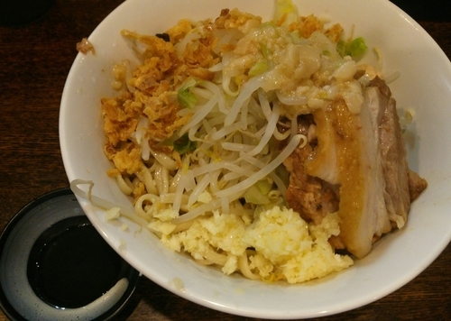 「[夏季限定]冷やし塩混ぜそば　ニンニクアブラレモン　850円」@麺屋 鳳の写真